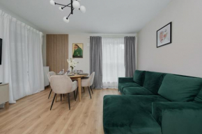 Beautiful 3-Bedroom Apartment Gwiaździsta 18 by Noclegi Renters